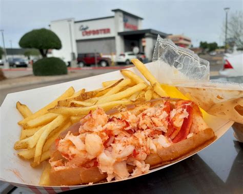 Angie lobster - One cooked spiny lobster (3 oz. / 85 g) contains 122 calories. 100 g of cooked spiny lobster contains 143 calories. Traditional Maine lobster roll served at Yankee Pier contains 670 calories. One small (227 g) Papa Gino’s lobster roll contains 554 calories. One serving of lobster roll (sushi) contains 353 calories.